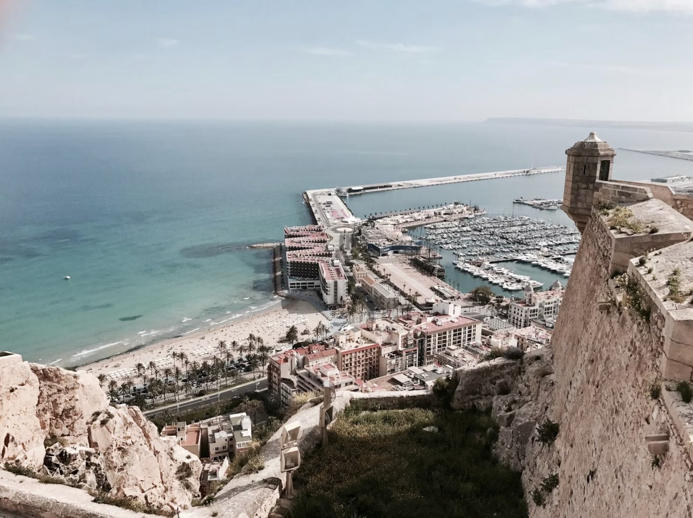 How to Use Your Expat Health Insurance when traveling outside of Spain?