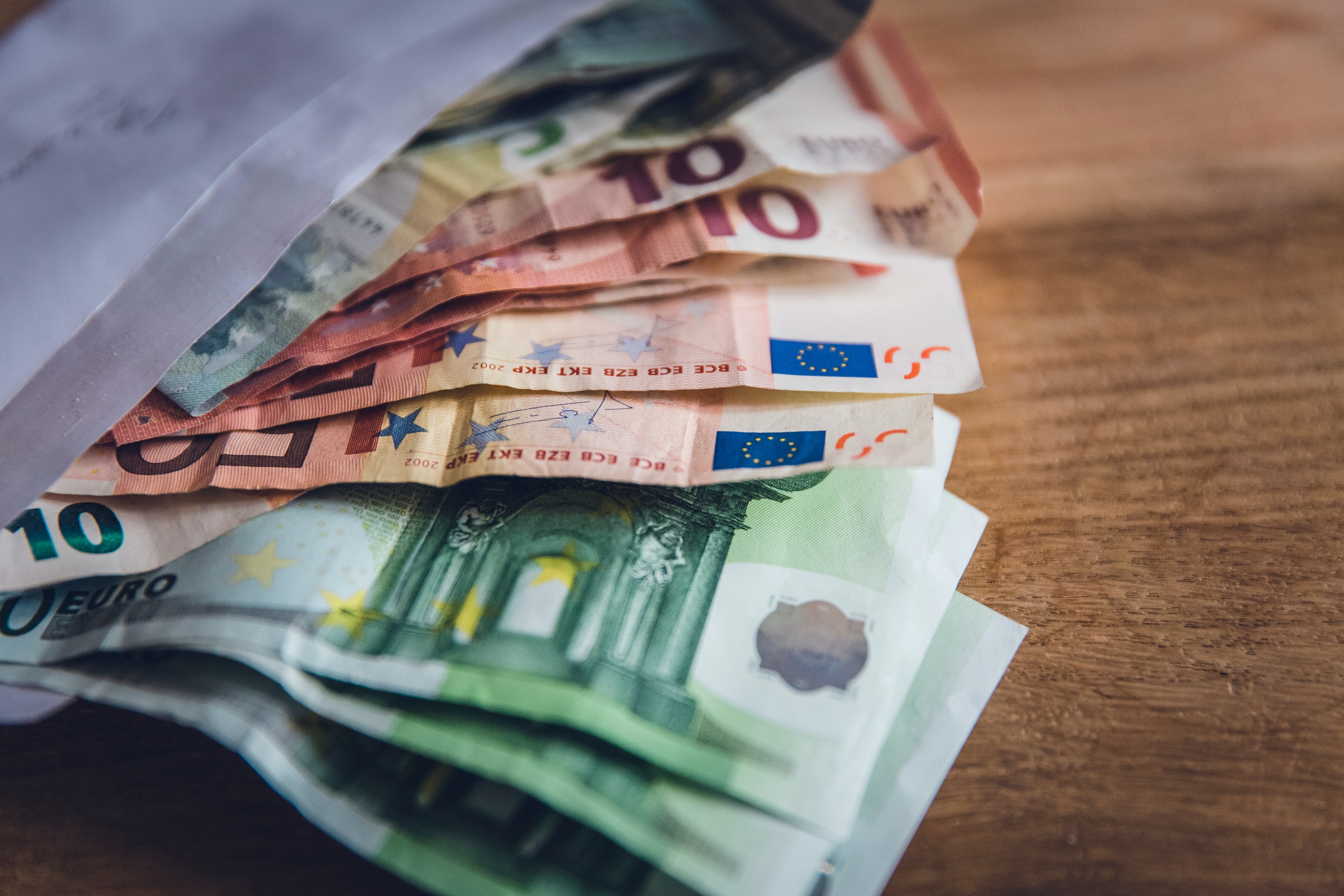 Euro cash income